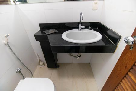 Casa de condomínio à venda com 261m², 4 quartos e 2 vagas Casa de condomínio à venda com 261m², 4 quartos e 2 vagasLavabo