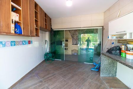 Casa de condomínio à venda com 261m², 4 quartos e 2 vagas Casa de condomínio à venda com 261m², 4 quartos e 2 vagasÁrea externa