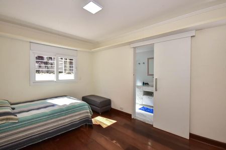 Casa à venda com 848m², 5 quartos e 4 vagas Casa à venda com 848m², 5 quartos e 4 vagasSuíte 1