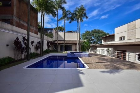 Casa à venda com 848m², 5 quartos e 4 vagas Casa à venda com 848m², 5 quartos e 4 vagasPiscina