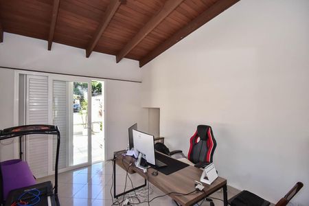 Casa à venda com 848m², 5 quartos e 4 vagas Casa à venda com 848m², 5 quartos e 4 vagasSala da Lareira