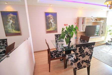 Apartamento à venda com 90m², 3 quartos e 1 vaga Apartamento à venda com 90m², 3 quartos e 1 vagaSala
