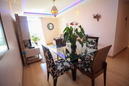 Apartamento à venda com 90m², 3 quartos e 1 vaga Apartamento à venda com 90m², 3 quartos e 1 vagaSala