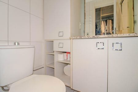 Apartamento à venda com 68m², 2 quartos e 1 vaga Apartamento à venda com 68m², 2 quartos e 1 vagaBanheiro da Suíte
