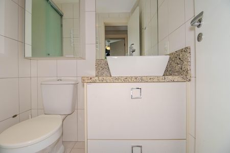 Apartamento à venda com 68m², 2 quartos e 1 vaga Apartamento à venda com 68m², 2 quartos e 1 vagaBanheiro