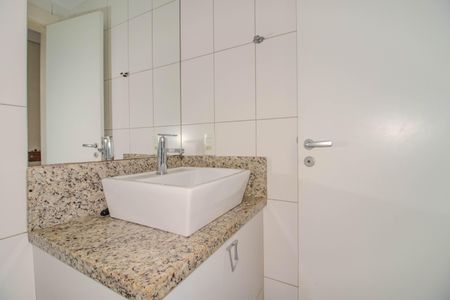 Apartamento à venda com 68m², 2 quartos e 1 vaga Apartamento à venda com 68m², 2 quartos e 1 vagaBanheiro