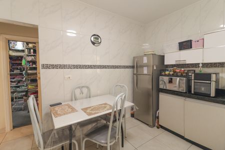 Casa à venda com 250m², 3 quartos e 3 vagas Casa à venda com 250m², 3 quartos e 3 vagasCozinha e Área de Serviço
