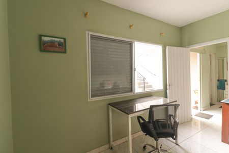 Casa à venda com 250m², 3 quartos e 3 vagas Casa à venda com 250m², 3 quartos e 3 vagasCasa 2- Sala