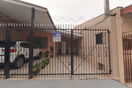 Casa à venda com 250m², 3 quartos e 3 vagas Casa à venda com 250m², 3 quartos e 3 vagasFachada