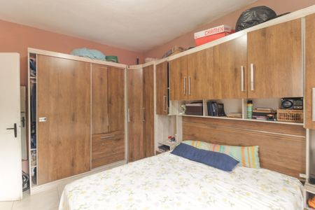 Casa à venda com 250m², 3 quartos e 3 vagas Casa à venda com 250m², 3 quartos e 3 vagasQuarto