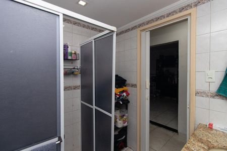 Apartamento à venda com 98m², 2 quartos e 1 vaga Apartamento à venda com 98m², 2 quartos e 1 vagaBanheiro