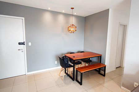 Apartamento à venda com 77m², 2 quartos e 1 vaga Apartamento à venda com 77m², 2 quartos e 1 vagaSala