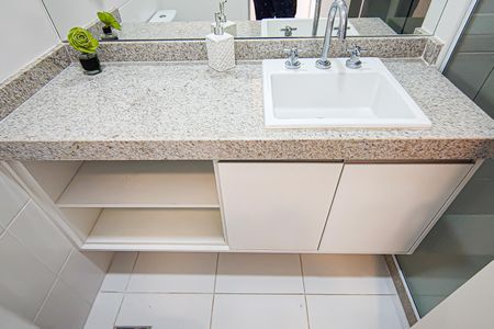 Apartamento à venda com 77m², 2 quartos e 1 vaga Apartamento à venda com 77m², 2 quartos e 1 vagaBanheiro Social