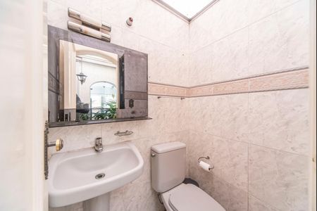 Casa à venda com 177m², 3 quartos e 3 vagas Casa à venda com 177m², 3 quartos e 3 vagasLavabo