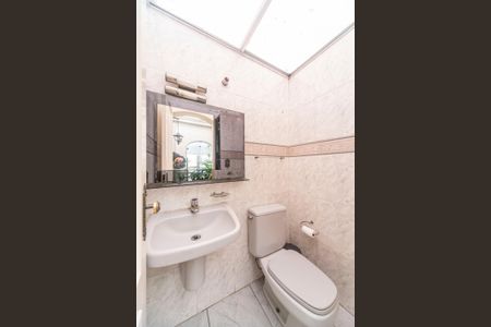 Casa à venda com 177m², 3 quartos e 3 vagas Casa à venda com 177m², 3 quartos e 3 vagasLavabo