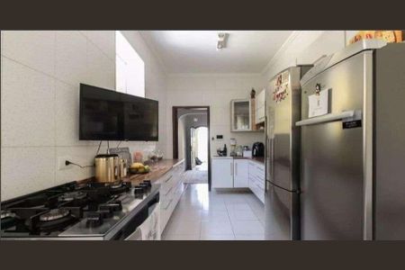 Casa à venda com 266m², 5 quartos e 1 vaga
