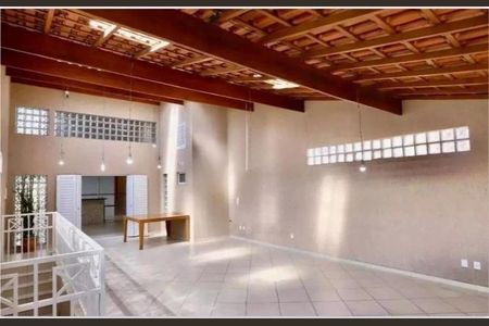 Casa à venda com 420m², 3 quartos e 4 vagas