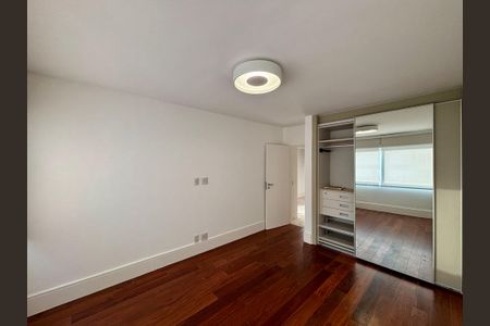 Apartamento à venda com 415m², 4 quartos e 3 vagas Apartamento à venda com 415m², 4 quartos e 3 vagasSuíte 5