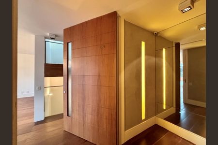 Apartamento à venda com 415m², 4 quartos e 3 vagas Apartamento à venda com 415m², 4 quartos e 3 vagasHall de entrada