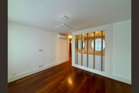Apartamento à venda com 415m², 4 quartos e 3 vagas Apartamento à venda com 415m², 4 quartos e 3 vagasSuíte 3