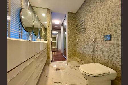 Apartamento à venda com 415m², 4 quartos e 3 vagas Apartamento à venda com 415m², 4 quartos e 3 vagasBanheiro da Suíte 3