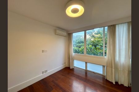 Apartamento à venda com 415m², 4 quartos e 3 vagas Apartamento à venda com 415m², 4 quartos e 3 vagasQuarto 2