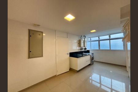 Apartamento à venda com 415m², 4 quartos e 3 vagas Apartamento à venda com 415m², 4 quartos e 3 vagasÁrea de Serviço