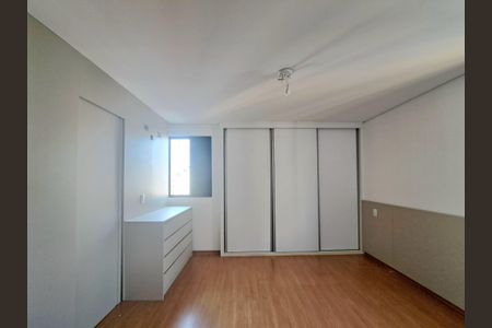 Apartamento à venda com 204m², 3 quartos e 4 vagas Apartamento à venda com 204m², 3 quartos e 4 vagasQuarto 2