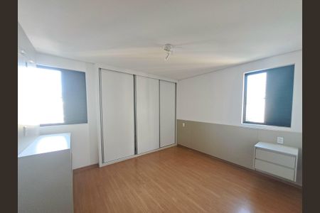 Apartamento à venda com 204m², 3 quartos e 4 vagas Apartamento à venda com 204m², 3 quartos e 4 vagasSuíte