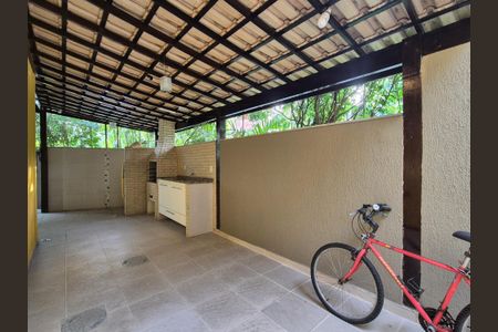 Casa de condomínio à venda com 180m², 3 quartos e 4 vagas Casa de condomínio à venda com 180m², 3 quartos e 4 vagasÁrea externa