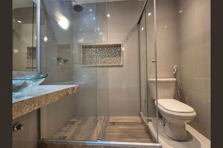 Casa de condomínio à venda com 180m², 3 quartos e 4 vagas Casa de condomínio à venda com 180m², 3 quartos e 4 vagasBanheiro da Suíte 1