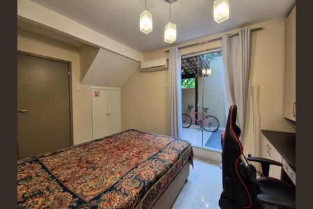 Casa de condomínio à venda com 180m², 3 quartos e 4 vagas Casa de condomínio à venda com 180m², 3 quartos e 4 vagasSuíte 1