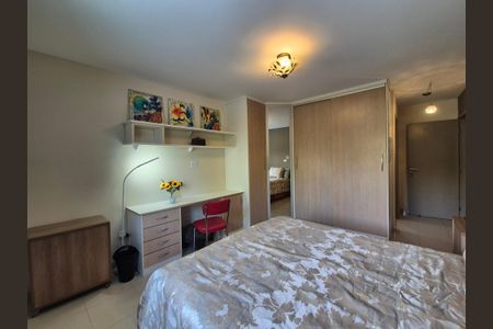 Casa de condomínio à venda com 180m², 3 quartos e 4 vagas Casa de condomínio à venda com 180m², 3 quartos e 4 vagasSuíte 3