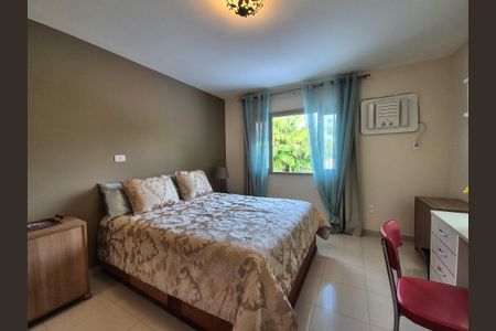 Casa de condomínio à venda com 180m², 3 quartos e 4 vagas Casa de condomínio à venda com 180m², 3 quartos e 4 vagasSuíte 3