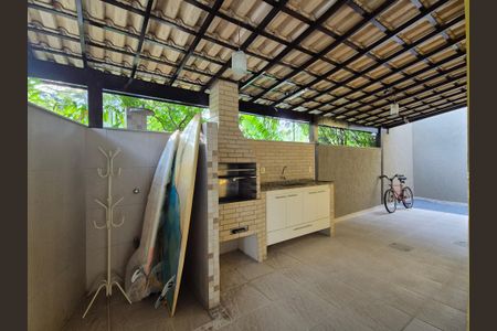 Casa de condomínio à venda com 180m², 3 quartos e 4 vagas Casa de condomínio à venda com 180m², 3 quartos e 4 vagasÁrea externa