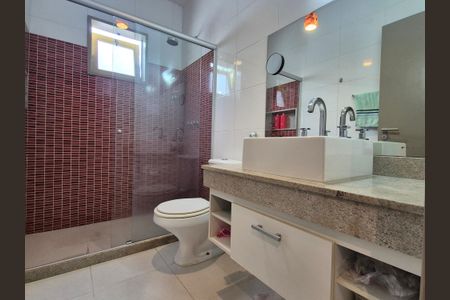 Casa de condomínio à venda com 180m², 3 quartos e 4 vagas Casa de condomínio à venda com 180m², 3 quartos e 4 vagasBanheiro da Suíte 3