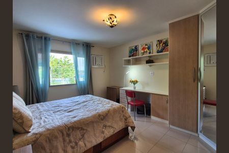 Casa de condomínio à venda com 180m², 3 quartos e 4 vagas Casa de condomínio à venda com 180m², 3 quartos e 4 vagasSuíte 3