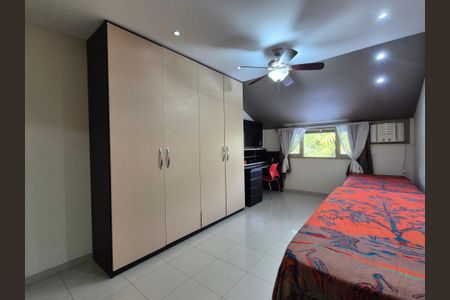 Casa de condomínio à venda com 180m², 3 quartos e 4 vagas Casa de condomínio à venda com 180m², 3 quartos e 4 vagasSuíte 2