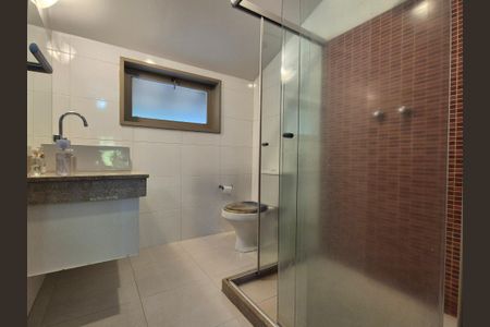 Casa de condomínio à venda com 180m², 3 quartos e 4 vagas Casa de condomínio à venda com 180m², 3 quartos e 4 vagasBanheiro da Suíte 2