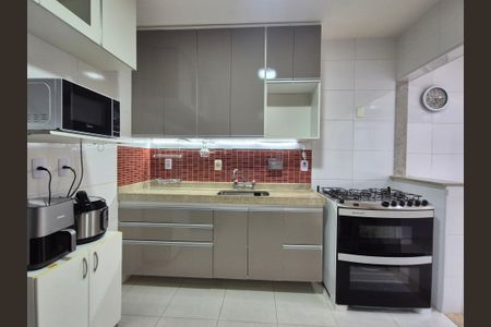 Casa de condomínio à venda com 180m², 3 quartos e 4 vagas Casa de condomínio à venda com 180m², 3 quartos e 4 vagasCozinha