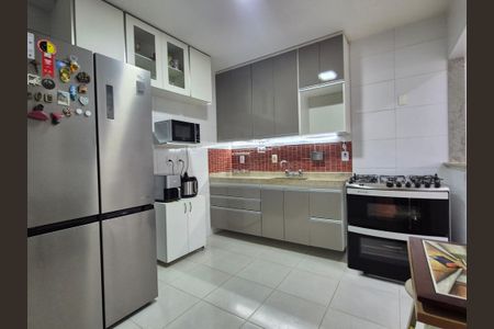 Casa de condomínio à venda com 180m², 3 quartos e 4 vagas Casa de condomínio à venda com 180m², 3 quartos e 4 vagasCozinha