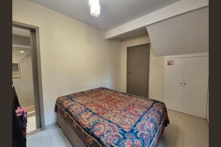 Casa de condomínio à venda com 180m², 3 quartos e 4 vagas Casa de condomínio à venda com 180m², 3 quartos e 4 vagasSuíte 1