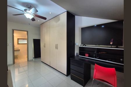 Casa de condomínio à venda com 180m², 3 quartos e 4 vagas Casa de condomínio à venda com 180m², 3 quartos e 4 vagasSuíte 2