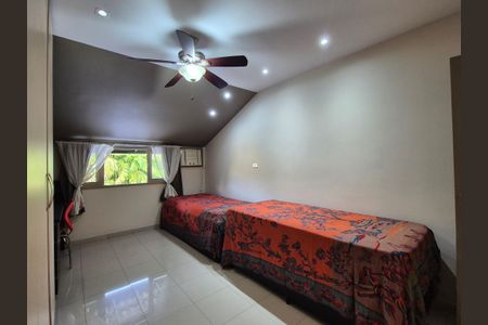 Casa de condomínio à venda com 180m², 3 quartos e 4 vagas Casa de condomínio à venda com 180m², 3 quartos e 4 vagasSuíte 2