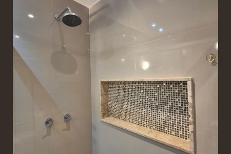 Casa de condomínio à venda com 180m², 3 quartos e 4 vagas Casa de condomínio à venda com 180m², 3 quartos e 4 vagasBanheiro da Suíte 1