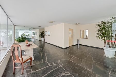 Apartamento à venda com 95m², 2 quartos e 1 vaga Apartamento à venda com 95m², 2 quartos e 1 vagaHall social