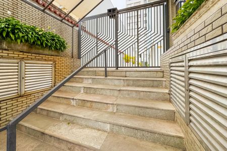 Apartamento à venda com 95m², 2 quartos e 1 vaga Apartamento à venda com 95m², 2 quartos e 1 vagaEntrada