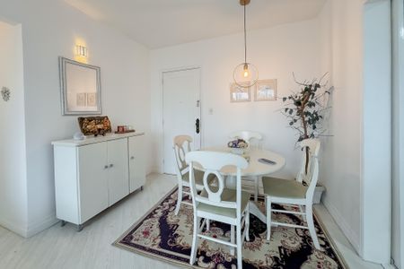 Apartamento à venda com 95m², 2 quartos e 1 vaga Apartamento à venda com 95m², 2 quartos e 1 vagaSala