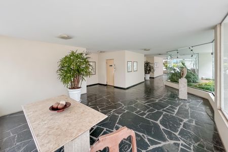 Apartamento à venda com 95m², 2 quartos e 1 vaga Apartamento à venda com 95m², 2 quartos e 1 vagaHall social