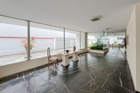 Apartamento à venda com 95m², 2 quartos e 1 vaga Apartamento à venda com 95m², 2 quartos e 1 vagaHall social